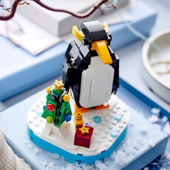 LEGO Christmas Penguin Set 40498 NWT - Picture 5 of 9